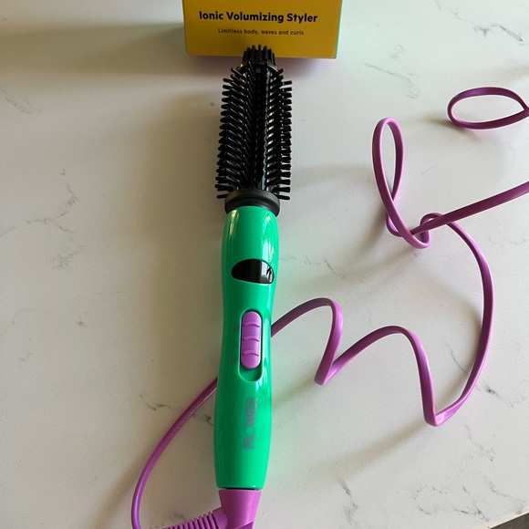 Ionic Volumizing Styler by Drew Barrymore - Picture 1 of 4